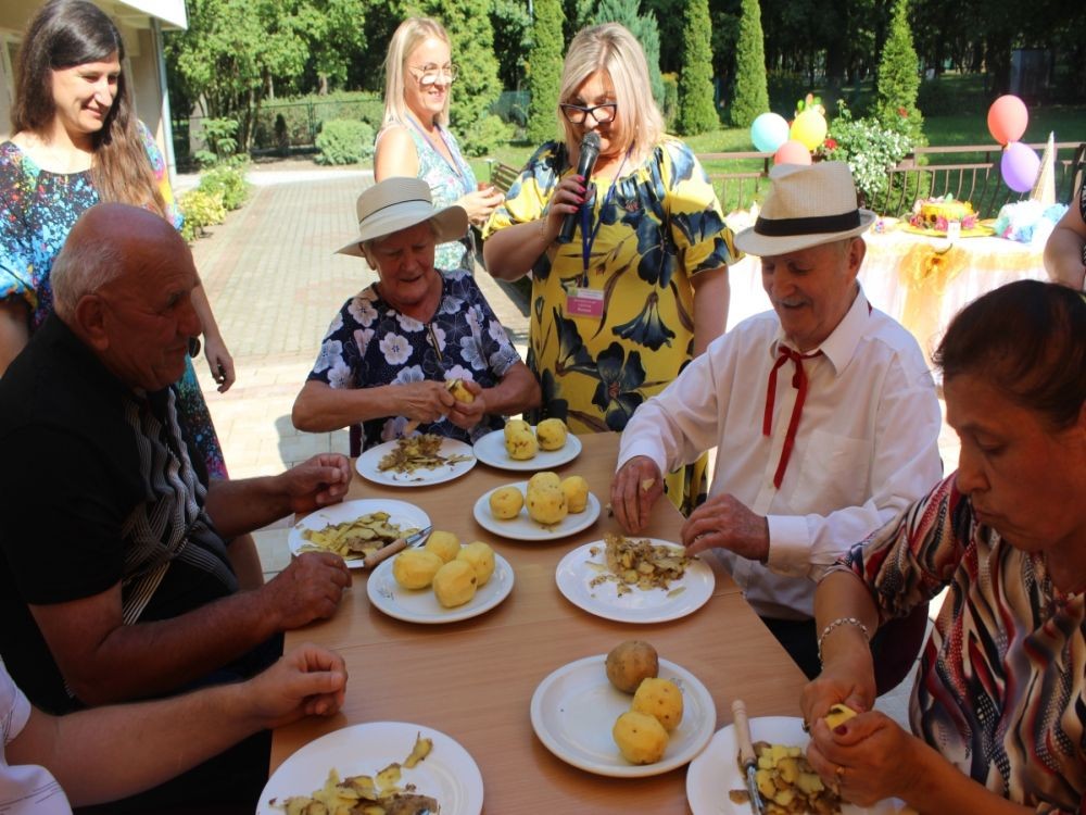 Konkurs obierania ziemniaków