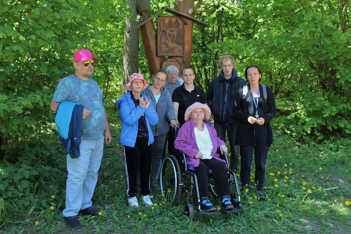Mieszkańcy DPS w Parchaniu w Balczewie 