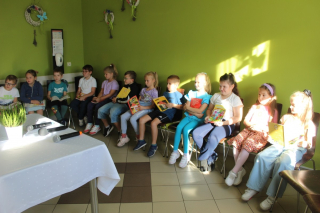 Uczniowie ze szkoły podstawowej